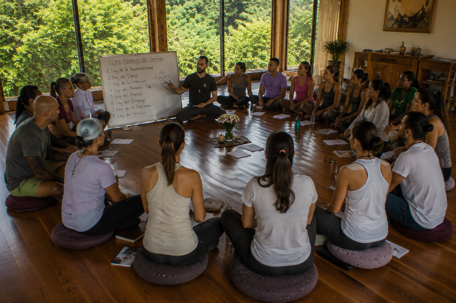 Participantes del retiro holístico de reiki disfrutando experiencias de sanación y bienestar